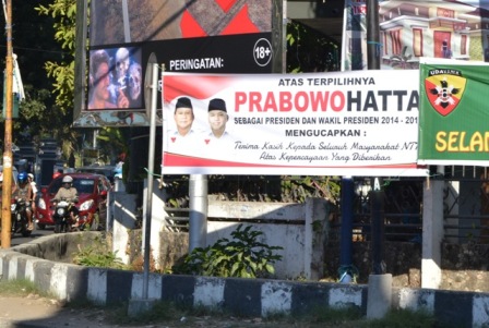 Salah satu spanduk kemenangan Prabowo-Hatta di Persimpangan Polda NTT