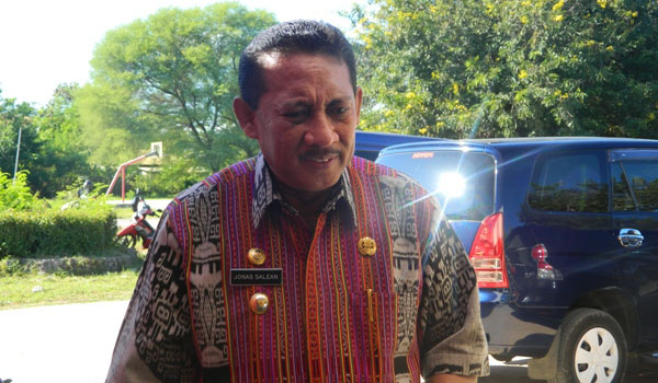 Walikota Kupang, Jonas Salean yang secara tegas mengatakan Bupati Kupang, Ayub Titu Eki tidak sanggup urus warga Kabupaten Kupang