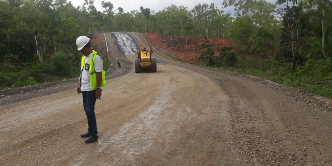 PPK Pembangunan Jalan Perbatasan NTT - Rofinus Ngilo saat ditemui di lokasi pekerjaan