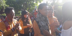 Ketua DPD NTT Partai Hanura - Drs. Refafi Gah, SH, M.Pd Usai Dikalungi Selendang Selamat Datang