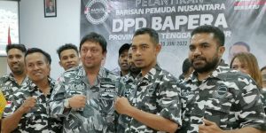 Ketua Umum DPP Bapera, Fahd El Fouz Arafiq, S.E., M.M. saat foto bersama pengurus Bapera Kota Kupang yang akan dilantik Agustus mendatang