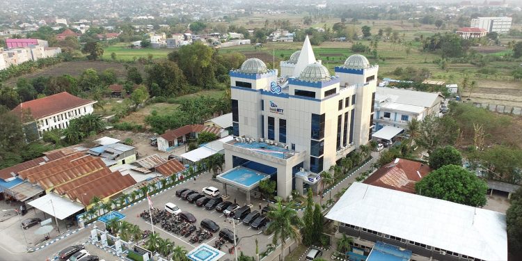 Bank NTT Salurkan CSR di Dua Gereja di Kota Kupang